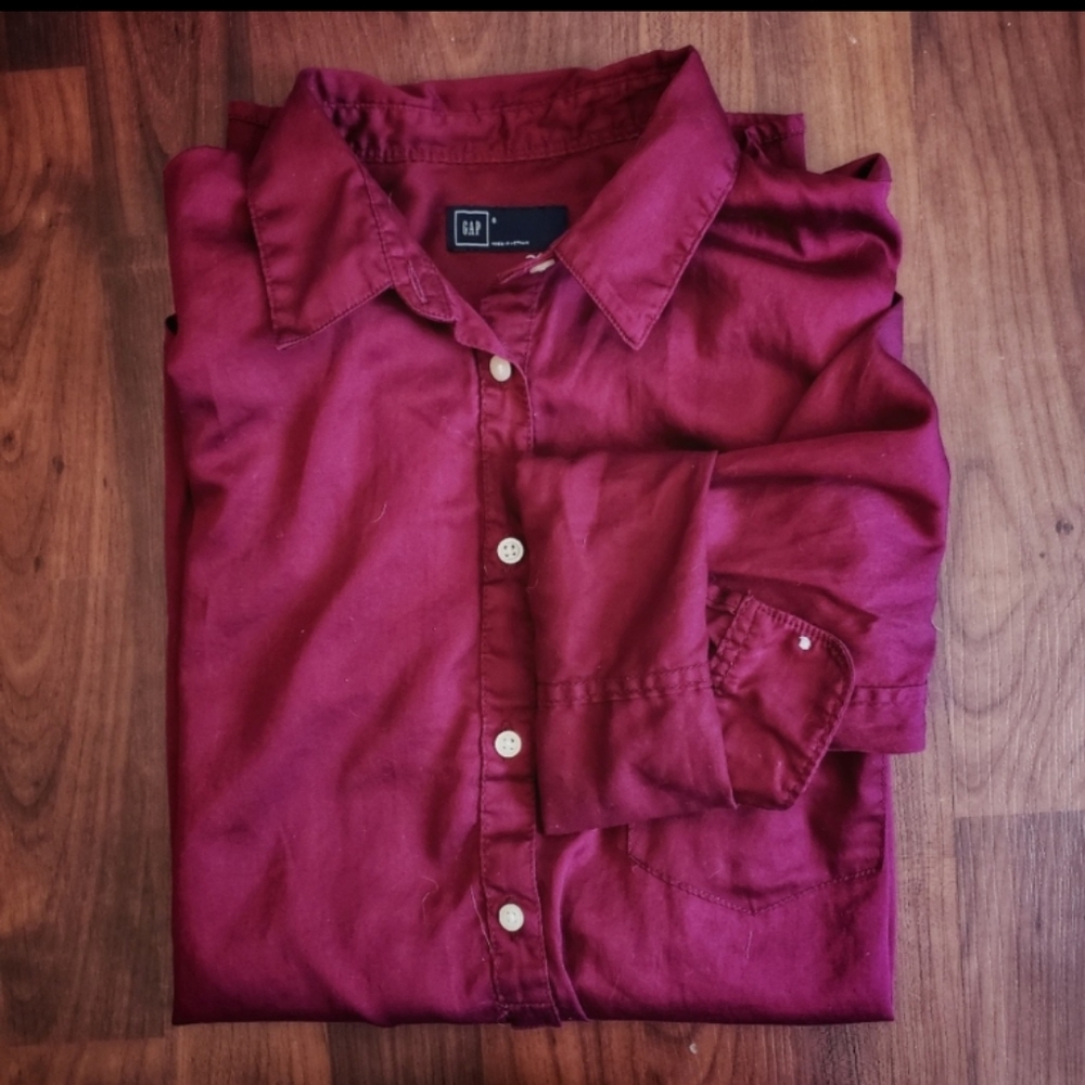 Gap maroon popover button down